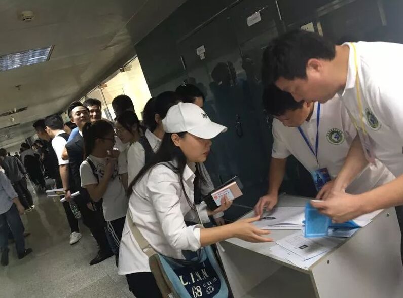 深圳調酒師職業技能初賽選手簽到進場